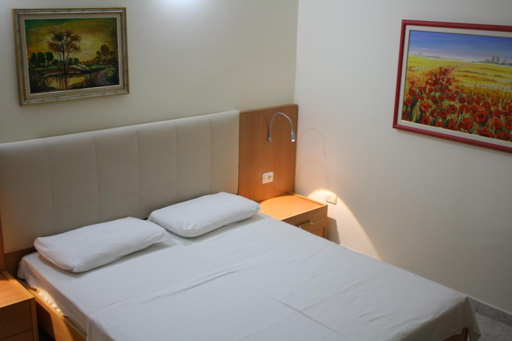 Hotel Martini Vlorë Quarto foto