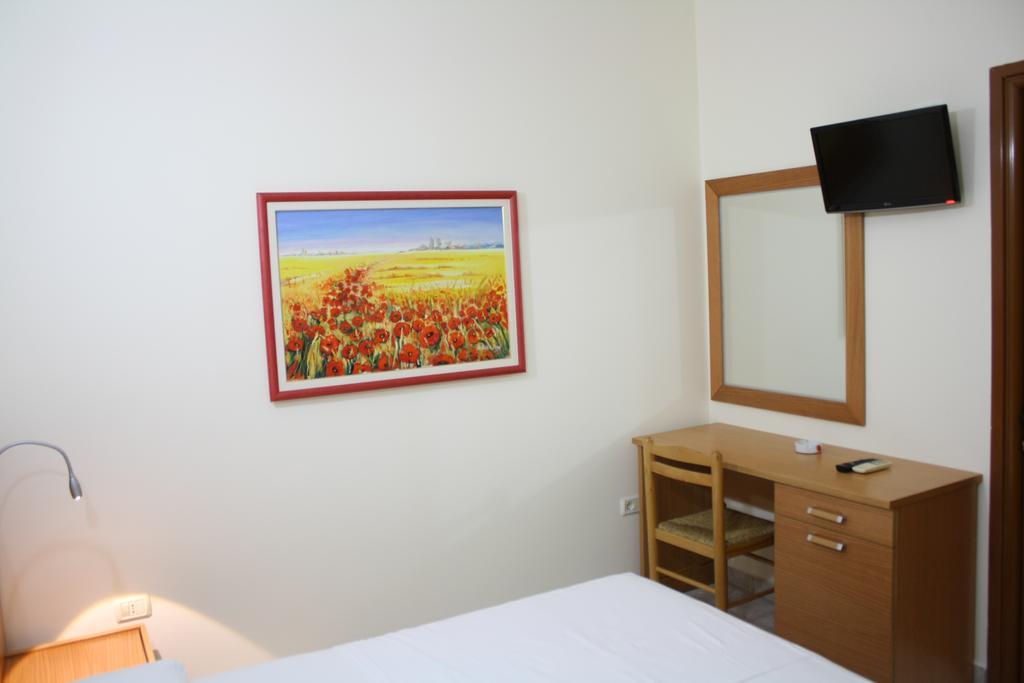 Hotel Martini Vlorë Quarto foto