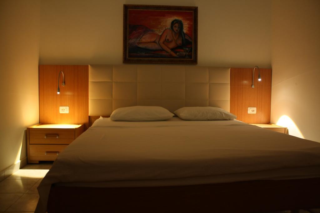 Hotel Martini Vlorë Quarto foto