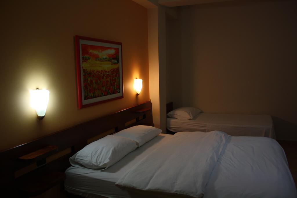 Hotel Martini Vlorë Quarto foto